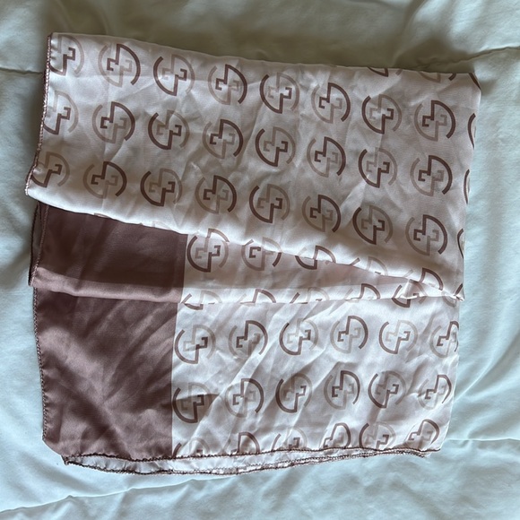 Silk printed scarf 🤎 - Picture 2 of 3